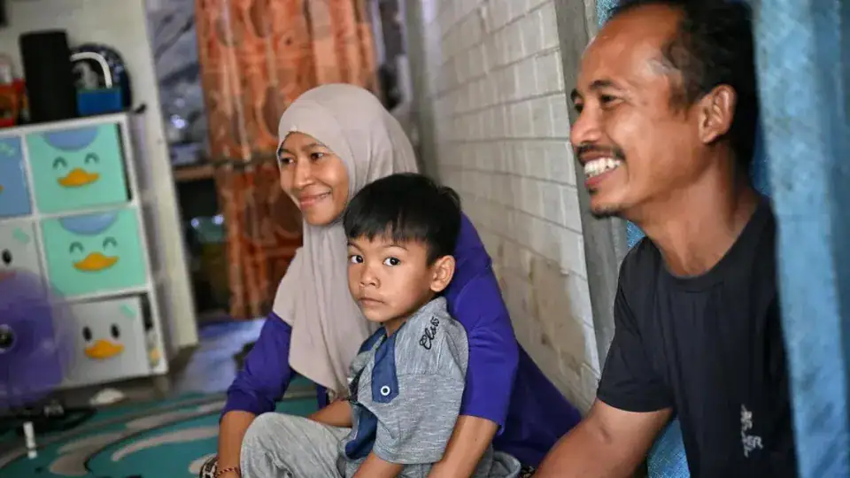 Indonesia's Fires and Haze in Kalimantan Bring Billions in Losses as Families Bear the Costs